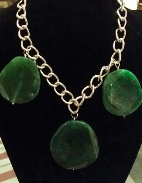 collar verde