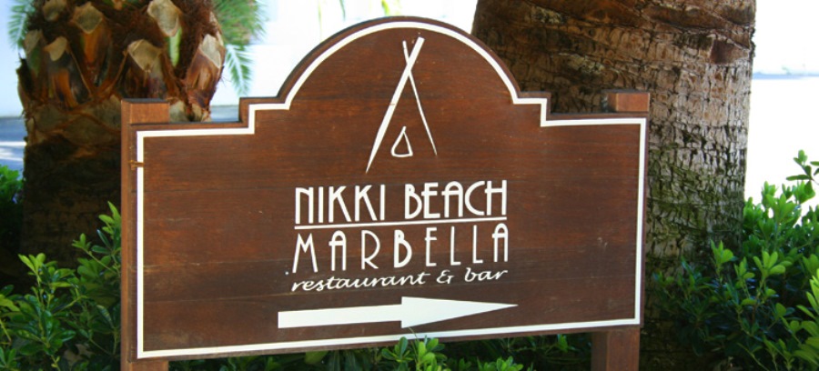 Nikki Beach Marbella despidió la temporada con su Fiesta Roja, el color de moda